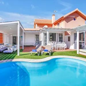  Villa Maday